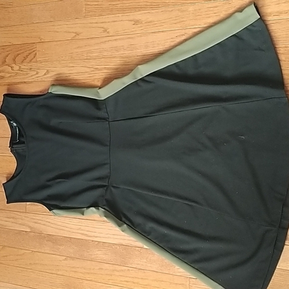 Cynthia Rowley Dresses & Skirts - Cynthia Rowley Fit & Flare Black & Green Dress M
